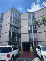 7165 NW 186th St in Hialeah, FL - Building Photo