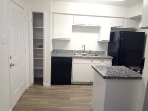 6200 W Tidwell Rd in Houston, TX - Building Photo - Building Photo