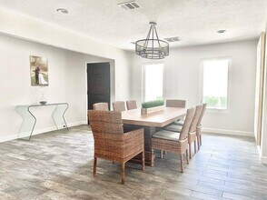 210 Leaflet Ln in Spring, TX - Foto de edificio - Building Photo