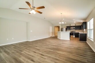 4878 Creek Bluff Ln in Middleburg, FL - Foto de edificio - Building Photo