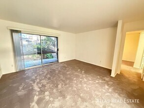 4554 E Paradise Village Pkwy N in Phoenix, AZ - Building Photo - Building Photo