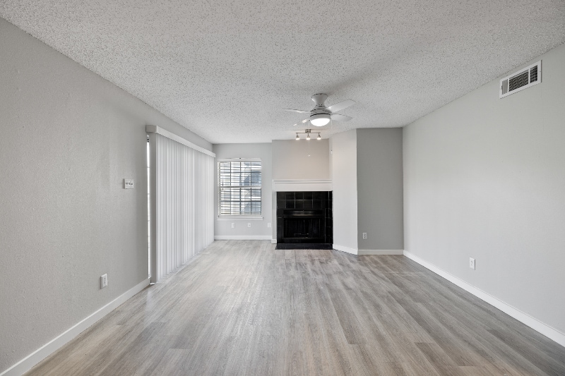 11011 Woodmeadow Pkwy in Dallas, TX - Building Photo
