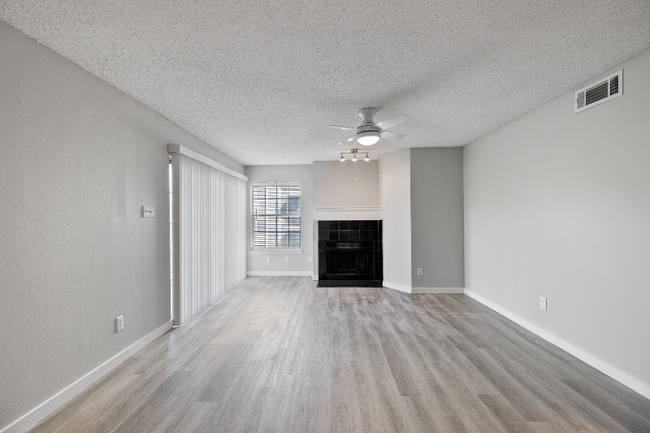 11011 Woodmeadow Pkwy