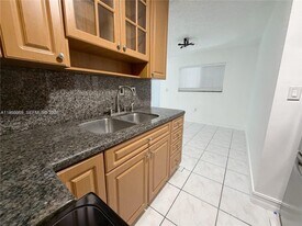 2565 W 56th St, Unit 101 in Hialeah, FL - Building Photo