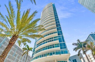 480 NE 30th St in Miami, FL - Building Photo