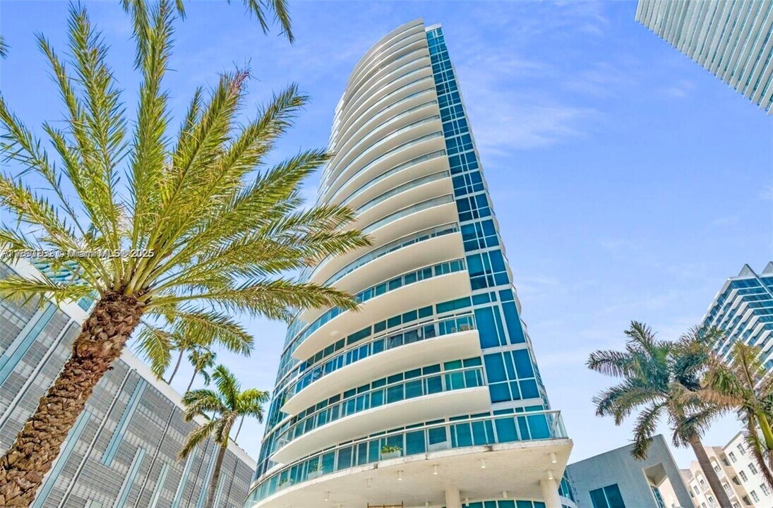 480 NE 30th St in Miami, FL - Building Photo