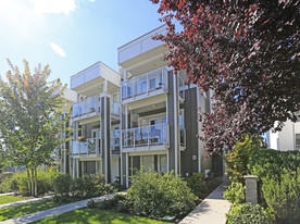 4 On Fir in White Rock, BC - Building Photo