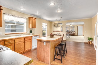 Woodfall Villas in Charleston, IL - Foto de edificio - Building Photo