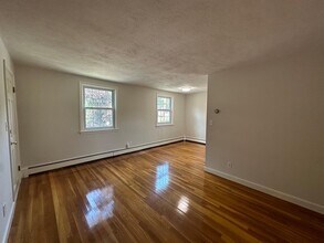 184 Broadway St, Unit 3 in Wakefield, MA - Building Photo - Building Photo