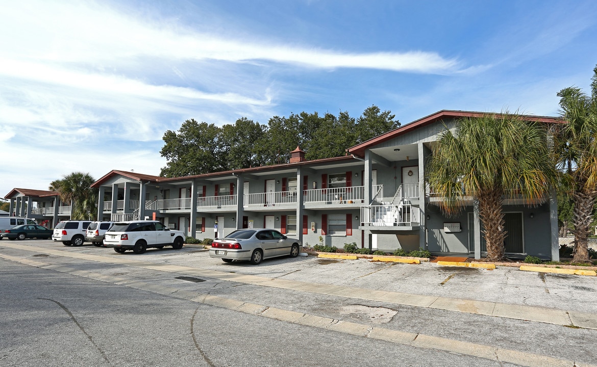 Royal Orleans Apartments in Clearwater, FL - Building Photo