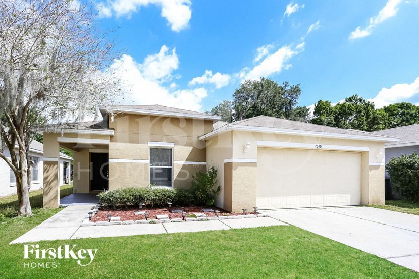 2610 Whitewood Rd in Mulberry, FL - Foto de edificio