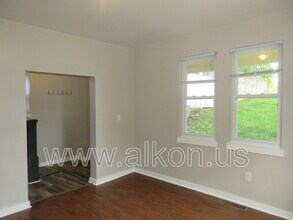 620 Loretta St in Pittsburgh, PA - Building Photo - Building Photo