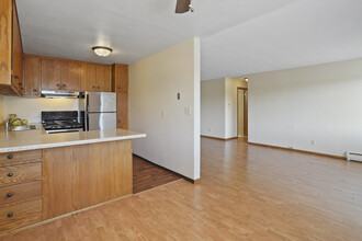 Imperial Heights Apartments in West St. Paul, MN - Building Photo - Building Photo