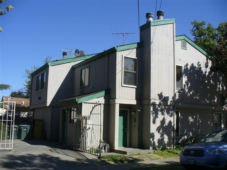 3201 Marshall Way in Sacramento, CA - Building Photo