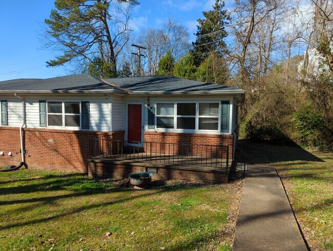 3527 Cathy Ln in East Ridge, TN - Foto de edificio - Building Photo