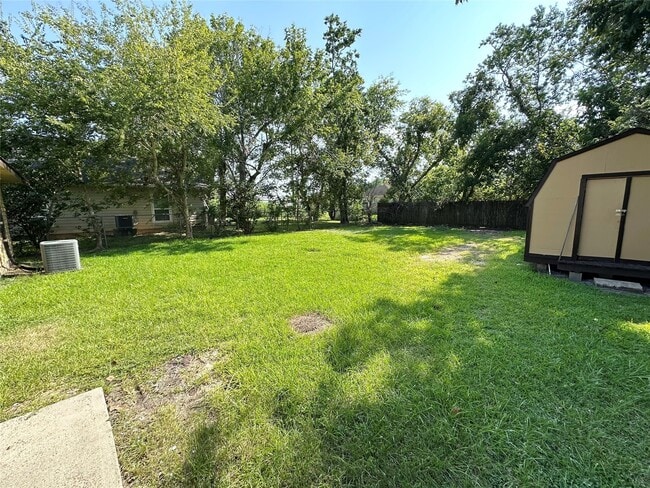 2514 Avenue B in Dickinson, TX - Building Photo - Building Photo