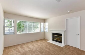 2915 N Texas St, Unit 214 in Fairfield, CA - Building Photo - Building Photo