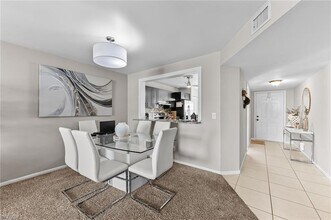 1358 Derbyshire Ct in Naples, FL - Foto de edificio - Building Photo