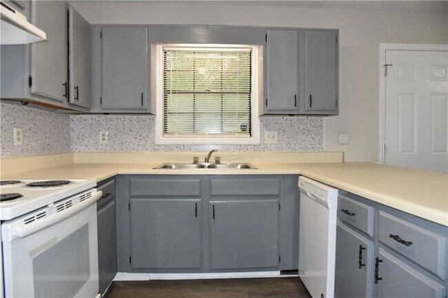 4040 Sand Wedge Cir in Kennesaw, GA - Building Photo - Building Photo