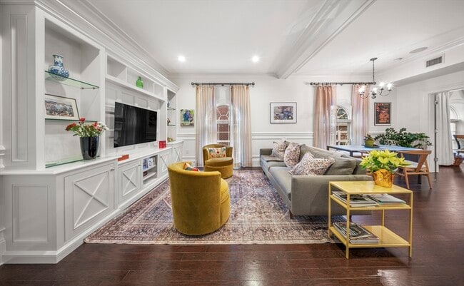 property at 616 E 4th St