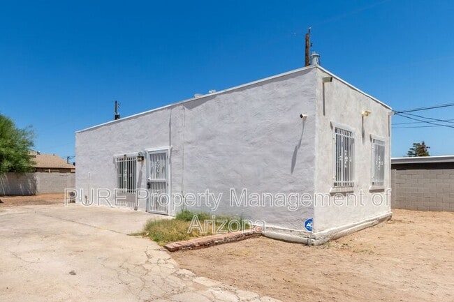property at 2524 West Campbell Ave