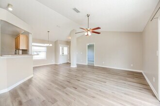 11485 Rolling River Blvd in Jacksonville, FL - Building Photo - Building Photo