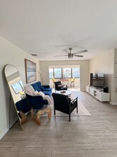 1 Windrush Blvd in Indian Rocks Beach, FL - Foto de edificio - Building Photo