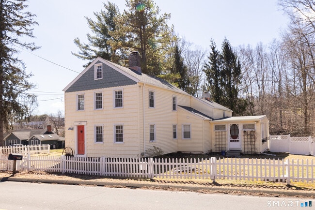 1187 Mt Carmel Ave in North Haven, CT - Building Photo - Building Photo