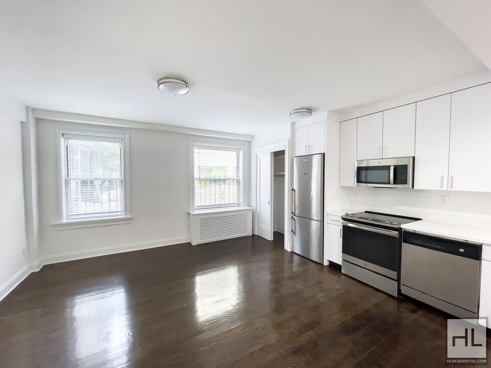 EAST 37 STREET in New York, NY - Building Photo