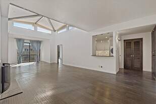 2175 S Beverly Glen Blvd, Unit 403 in Los Angeles, CA - Building Photo