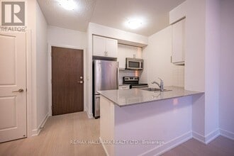 6 Eva Rd in Toronto, ON - Building Photo - Building Photo