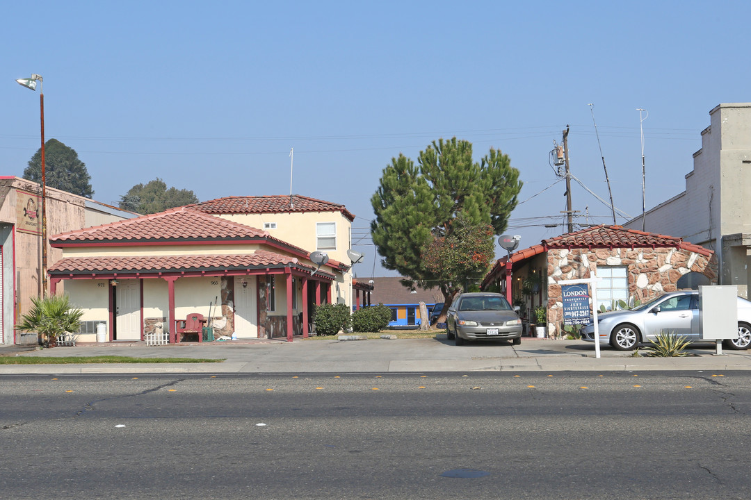 930-941 Atwater Blvd in Atwater, CA - Building Photo