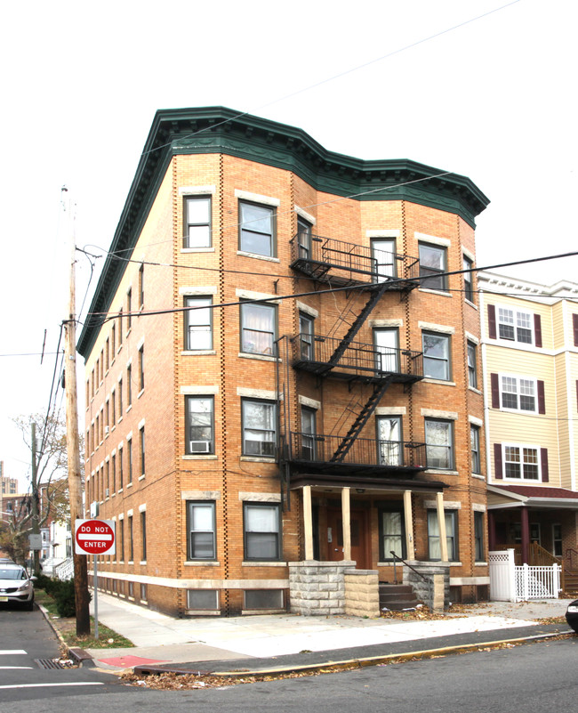 120 Madison Ave in Elizabeth, NJ - Building Photo - Building Photo