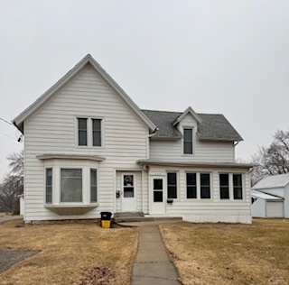 405 S Chestnut St, Unit Upstairs in Platteville, WI - Building Photo