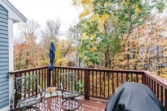 346 Bishops Forest Dr in Waltham, MA - Building Photo - Building Photo