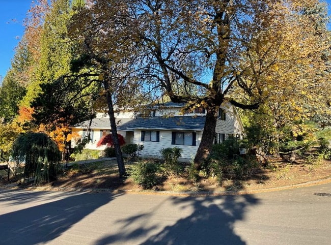 6685 SW Preslynn Dr in Portland, OR - Building Photo - Building Photo