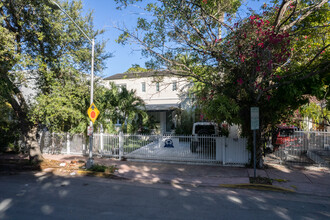 Lenox Avenue Apartments in Miami Beach, FL - Building Photo - Building Photo