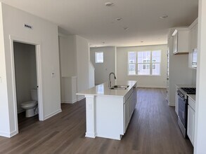 563 Yosemite Wy in Mundelein, IL - Building Photo - Building Photo