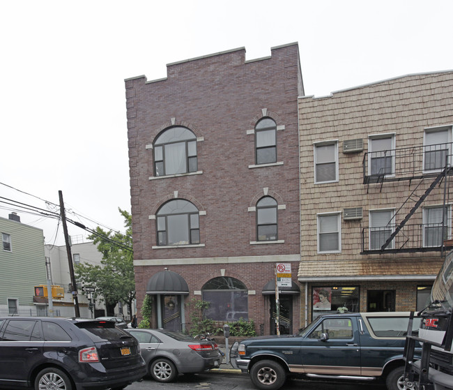 436 Graham Ave in Brooklyn, NY - Foto de edificio - Building Photo