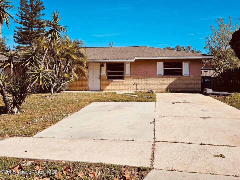 739 Lunar Lake Cir in Cocoa, FL - Building Photo
