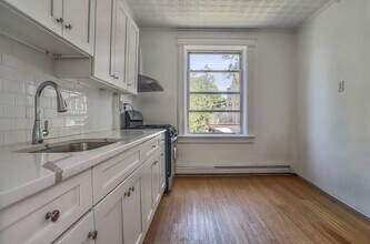 64 Liberty Pl in Weehawken, NJ - Building Photo - Building Photo