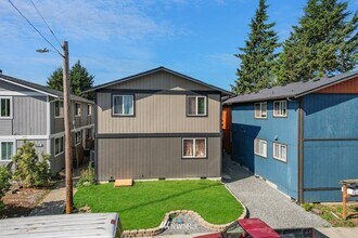 1314 Chestnut St, Unit D in Everett, WA - Foto de edificio - Building Photo