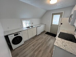 537 York St in Fredericton, NB - Building Photo - Building Photo