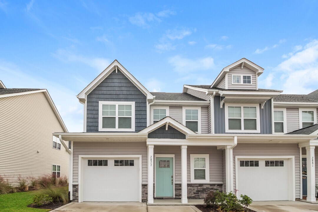 2877 Summer Townes Wy in Leland, NC - Foto de edificio