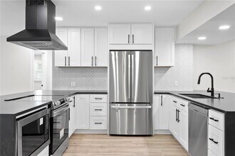 4235 Carson St NE in St. Petersburg, FL - Building Photo - Building Photo