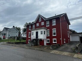 28 Davis St in Beacon, NY - Building Photo