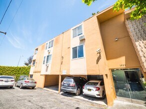 1957 Frank St / 2519 Virginia Ave in Santa Monica, CA - Building Photo - Building Photo