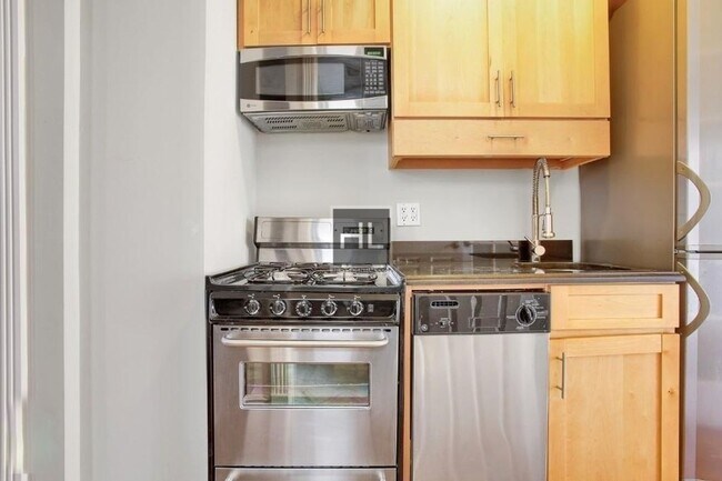 East 5th Street in New York, NY - Building Photo - Building Photo