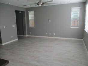 2324 Endeavor Way in Sacramento, CA - Building Photo - Building Photo