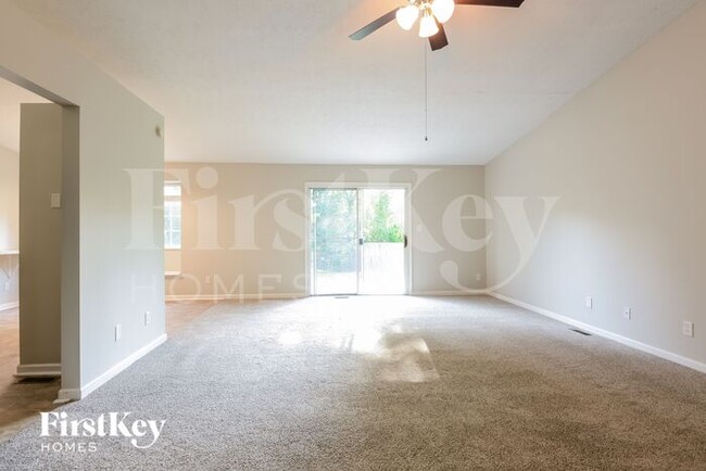 274 Meadow Glen Dr in Avon, IN - Building Photo - Building Photo